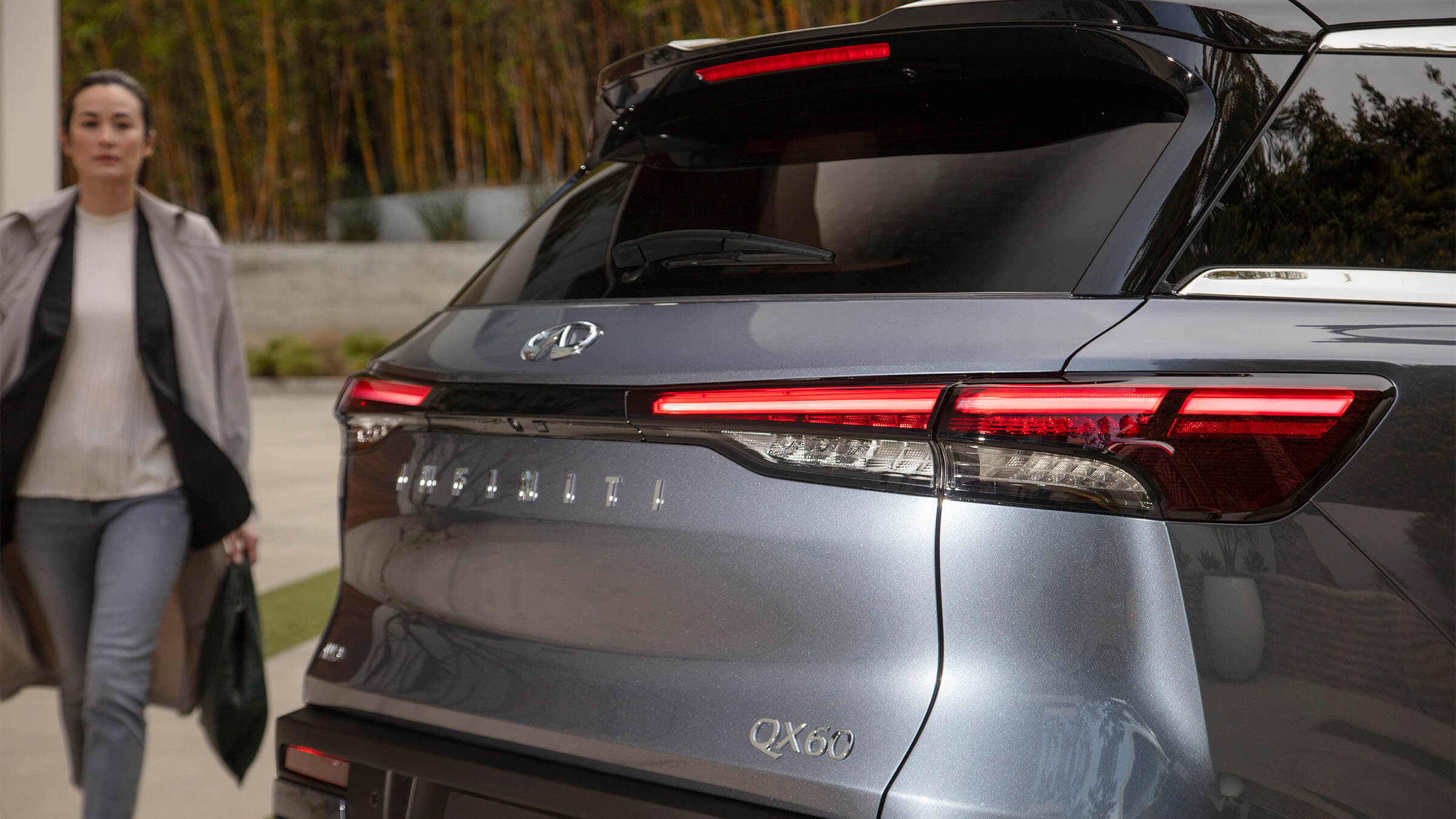 2022 INFINITI QX60 Crossover exterior design with woman