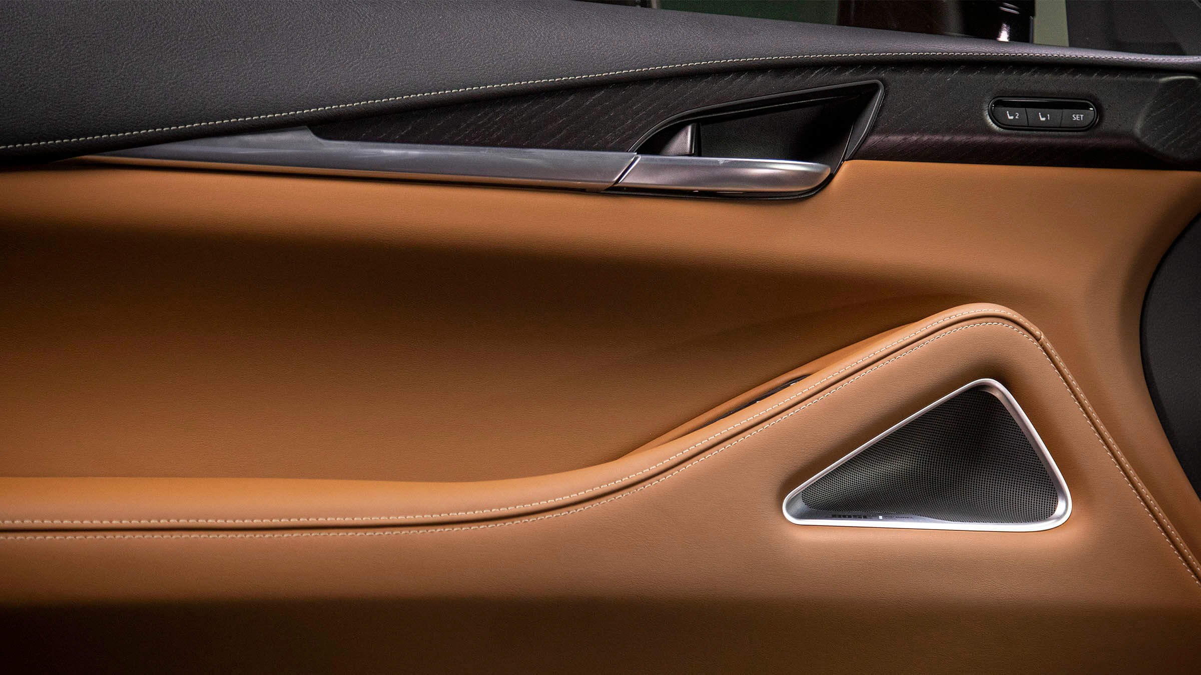 2022 INFINITI QX60 Crossover interior door