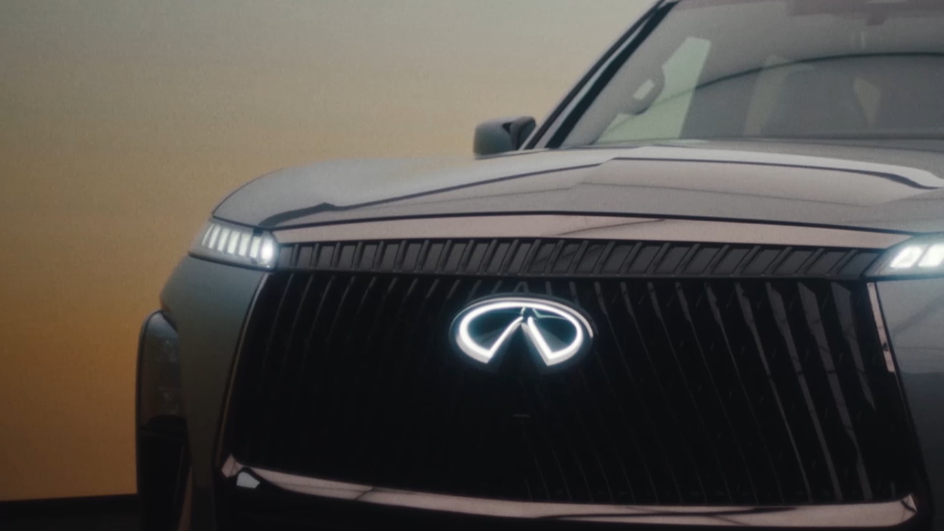 Close-up front view of the 2025 INFINITI QX80 luxury SUV