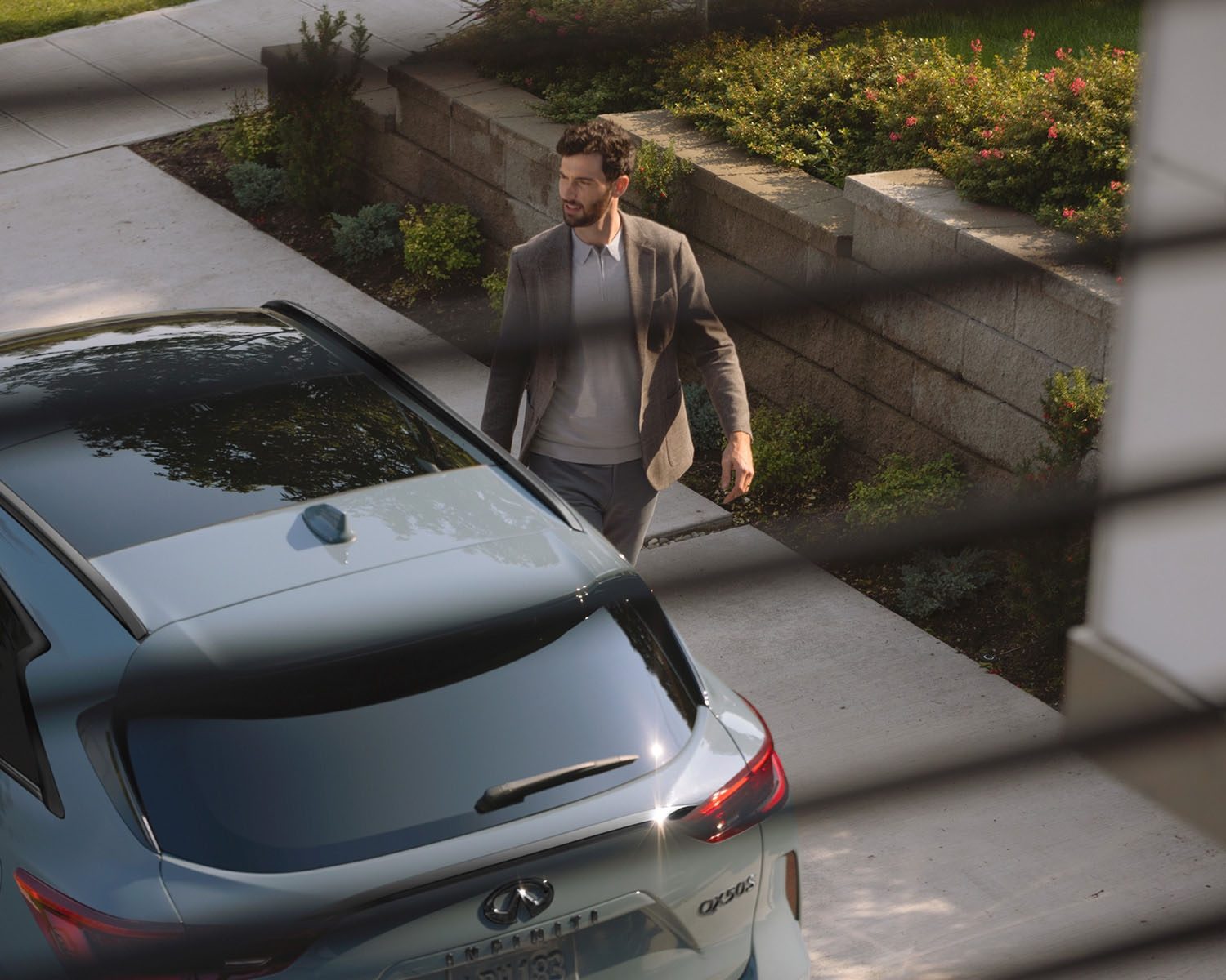 INFINITI QX50 owner using Intelligent Key to remotely start car