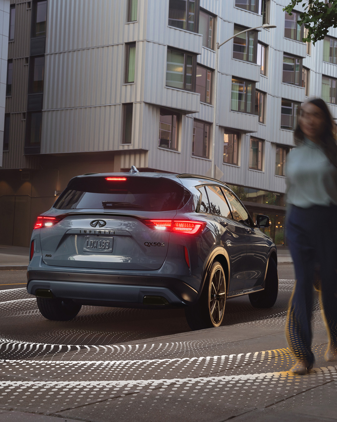 2025 INFINITI QX50 Rear Cross Traffic Assist scanning behind the vehicle