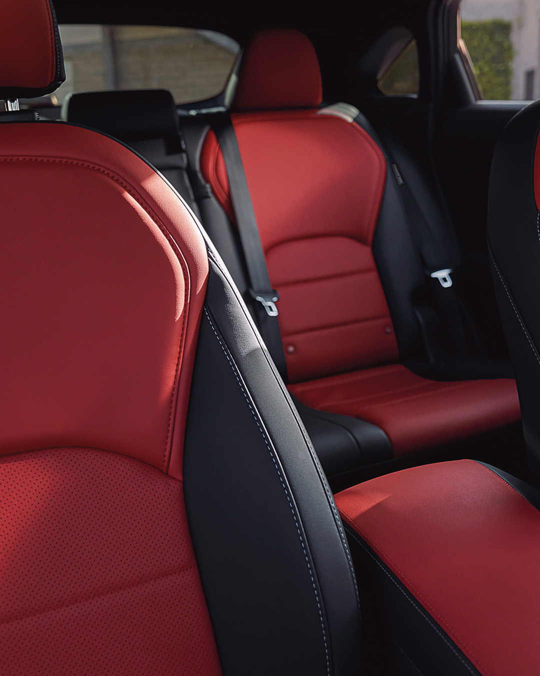 Red sculpted zero-gravity seats designed for driver comfort in the QX55