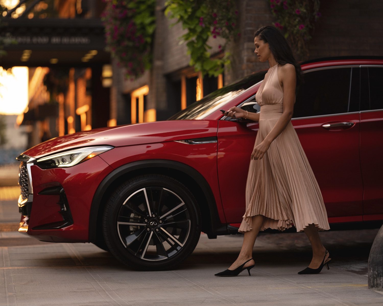 Woman unlocking QX55 using INFINITI Intelligent Key