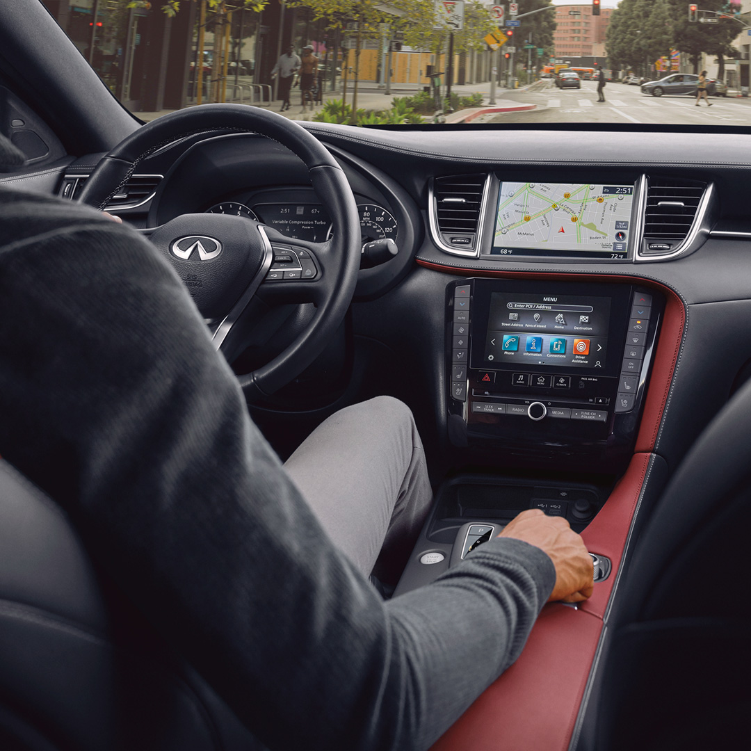Asymmetric cabin layout of the INFINITI QX55 from the driver's perspective