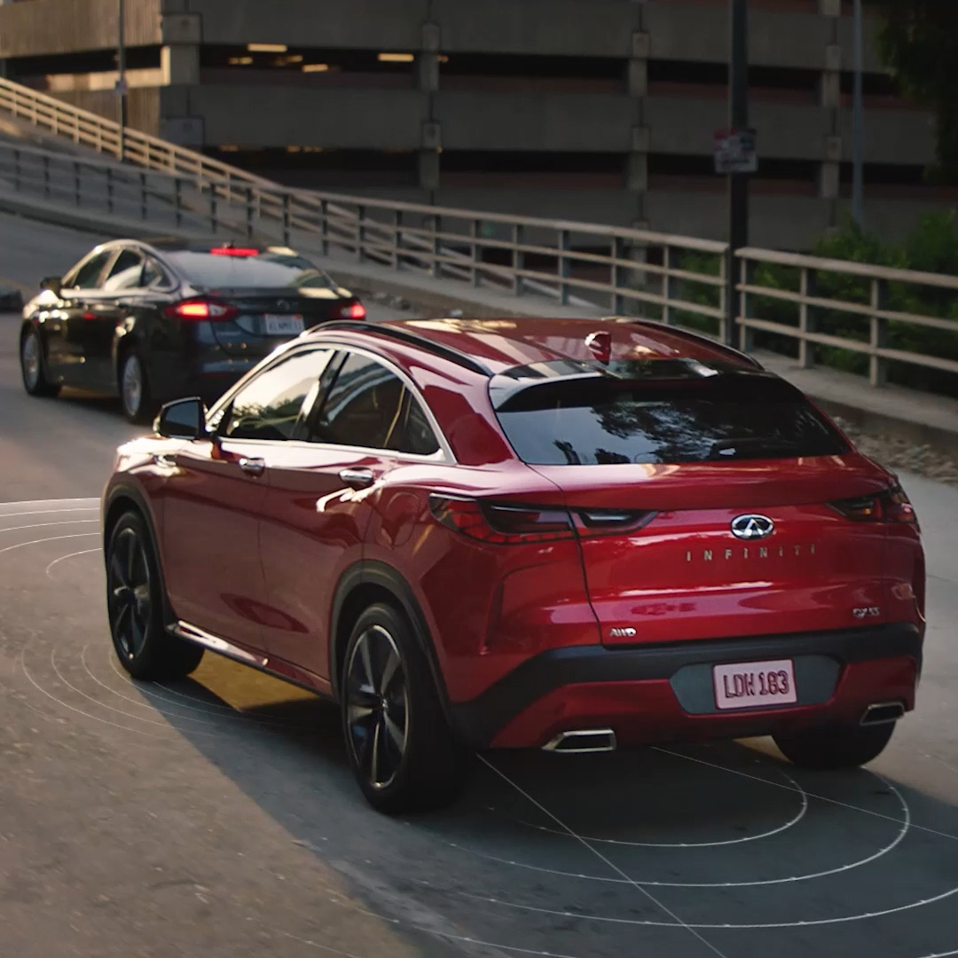 INFINITI QX55 showing ProPILOT Assist safety technology with highlighted lanes