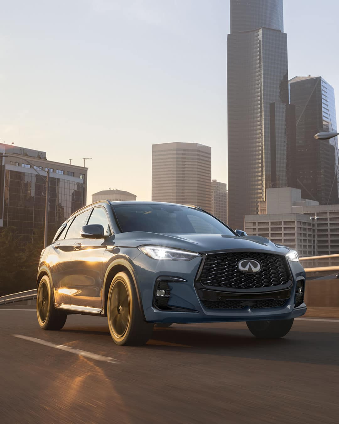 מבט מלפנים על אינפיניטי QX50 רכב SUV קומפקטי פרימיום
