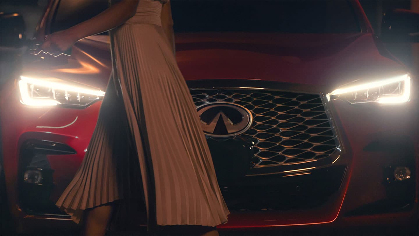 מבט מקרוב על הפנסים הראשיים של QX55