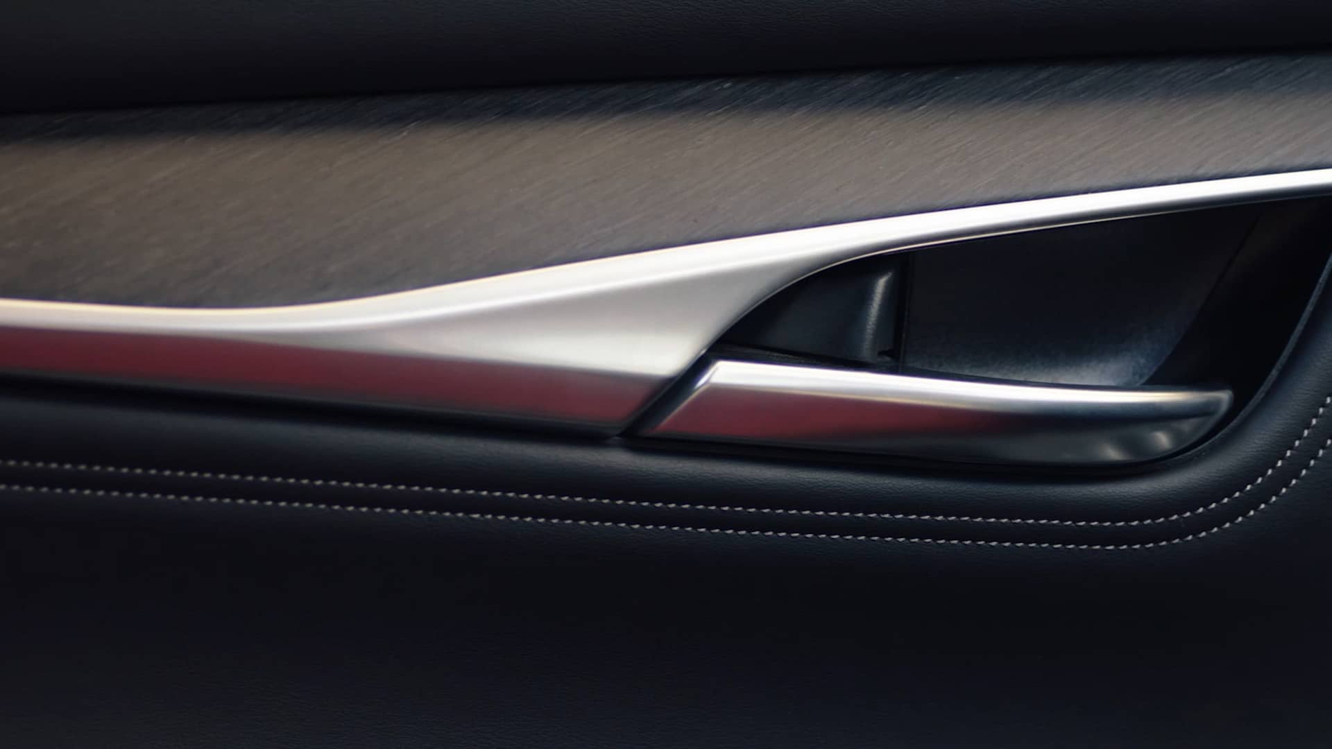 גימור פנים יוקרתי באינפיניטי QX550