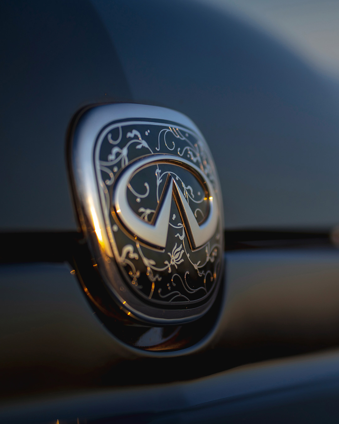 INFINITI car logo badge