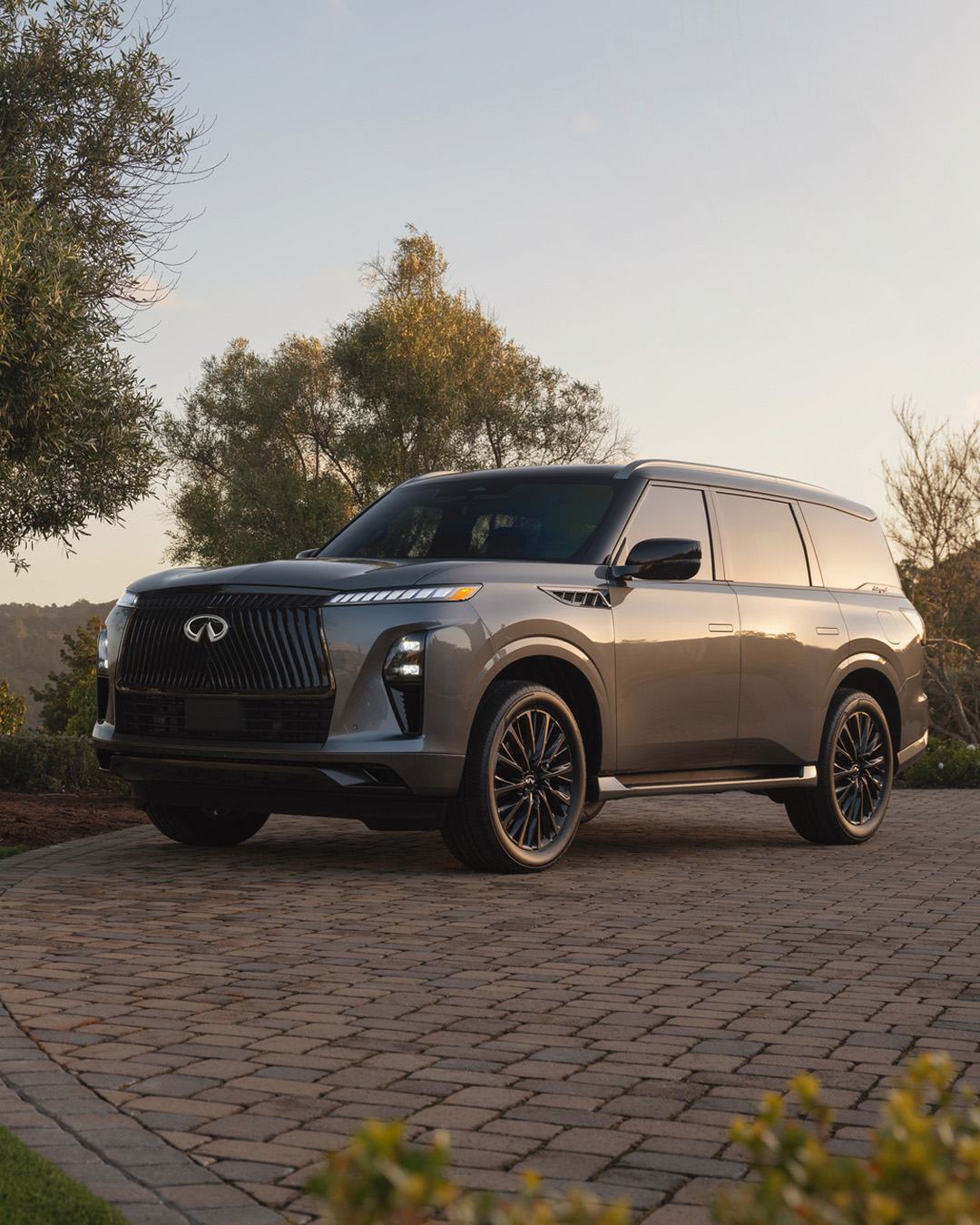 INFINITI QX80 8-seater luxury SUV