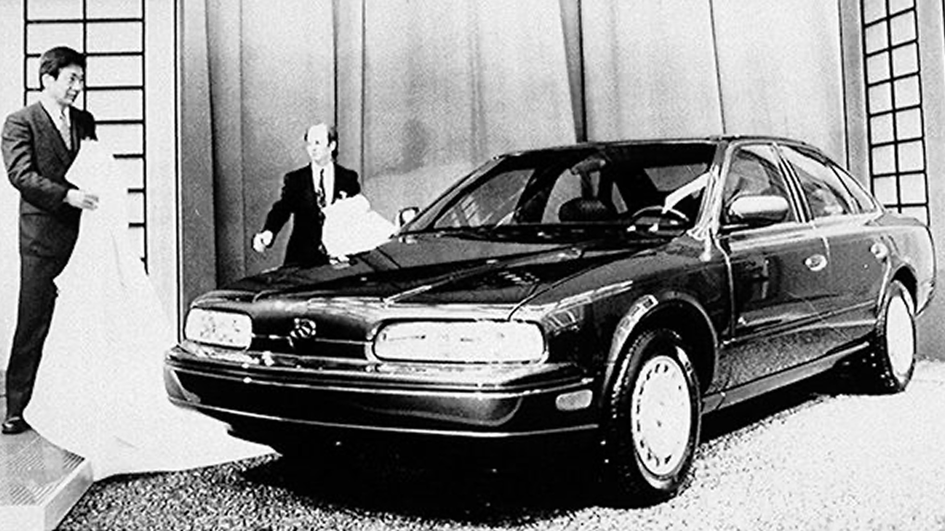 INFINITI Q45 black sedan