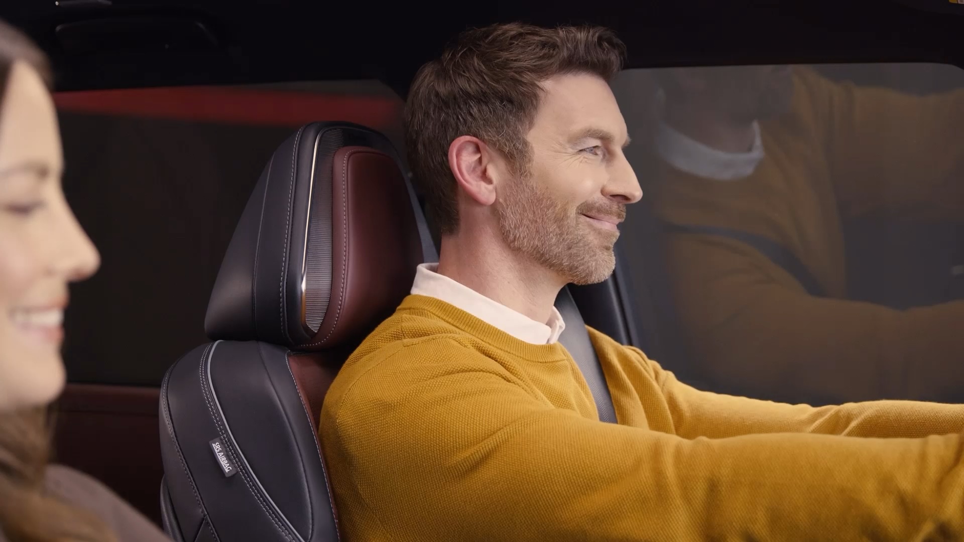 Video showcasing INFINITI InTouch™ providing real-time traffic information to help avoid congestion