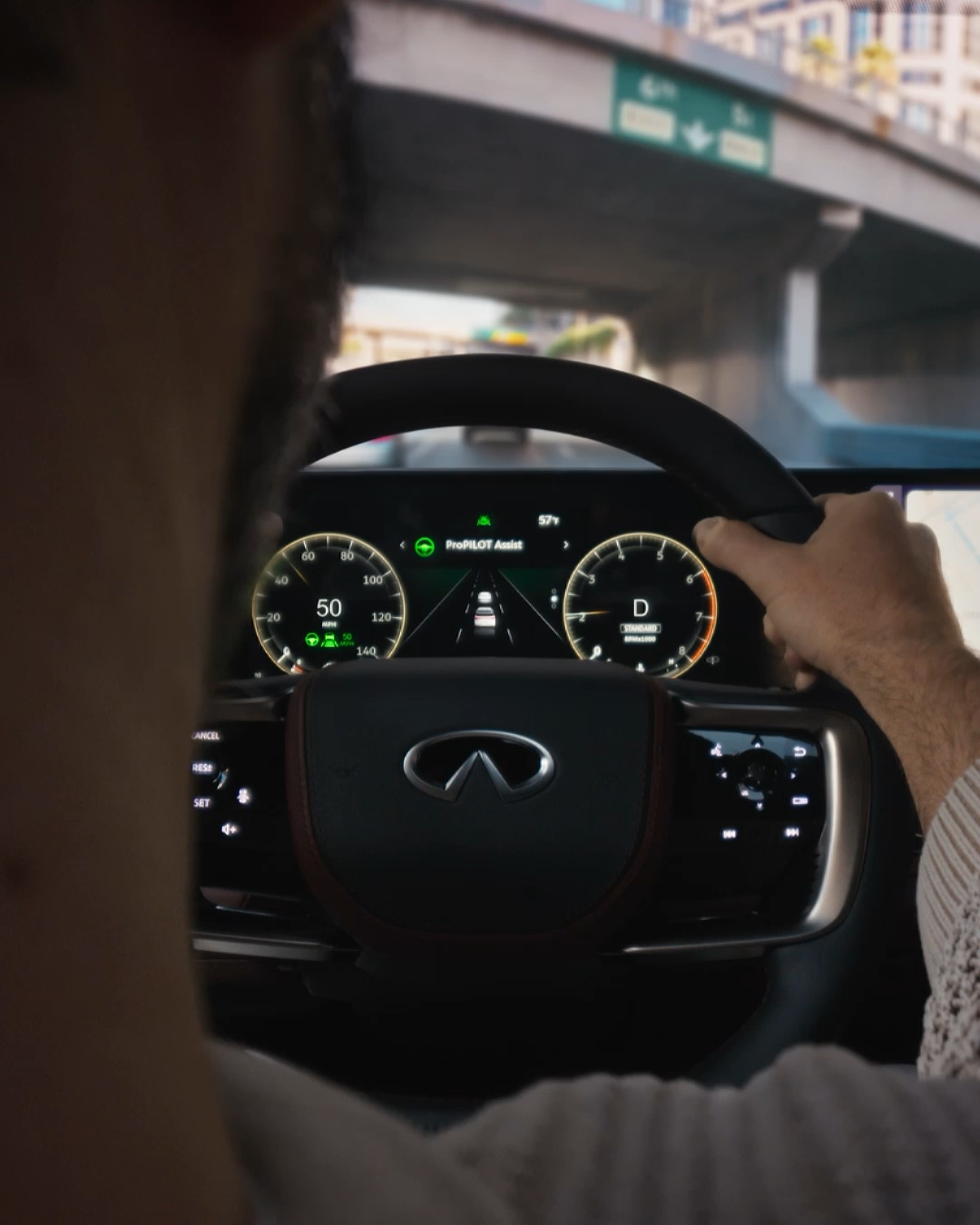 Video of an INFINITI driver safely passing a vehicle using advanced highway driving technology