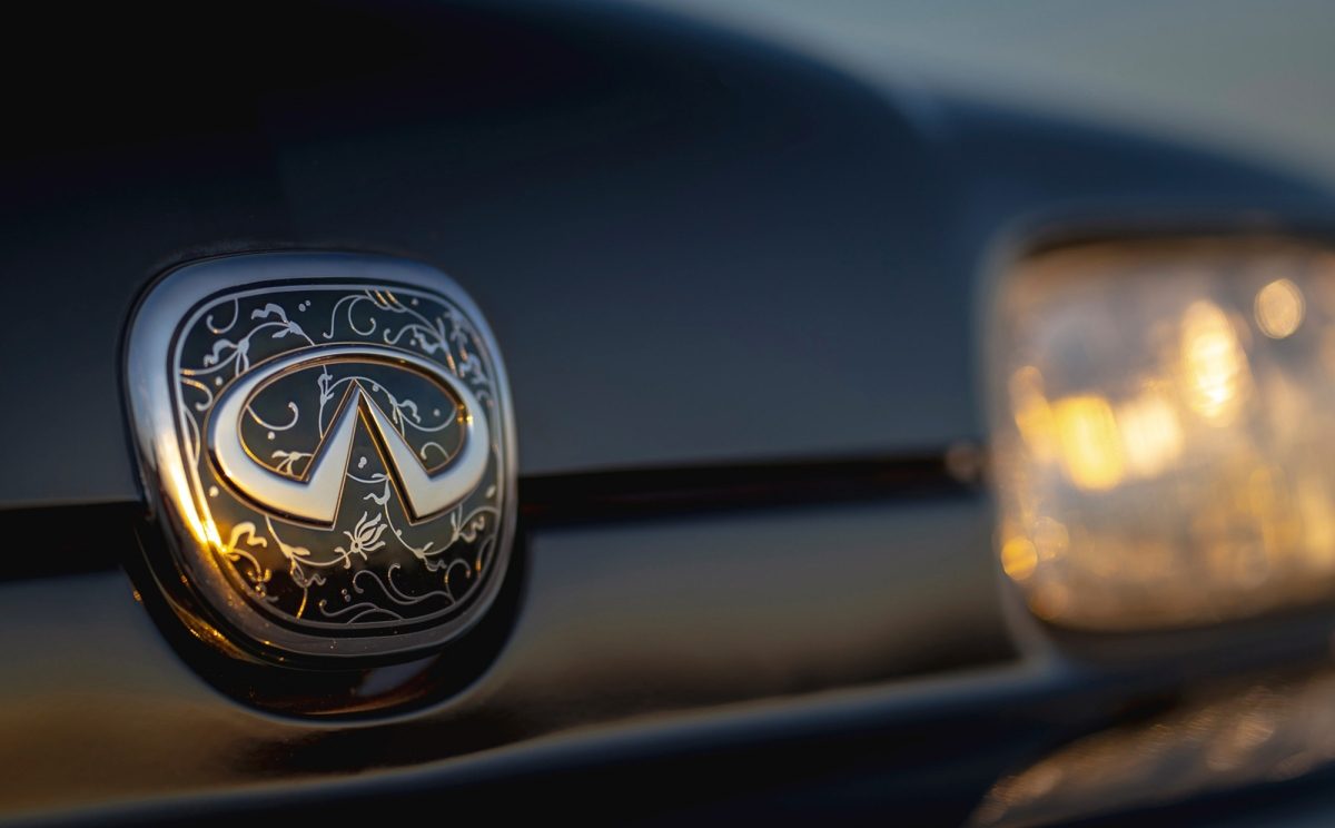 INFINITI car brand first logo badge