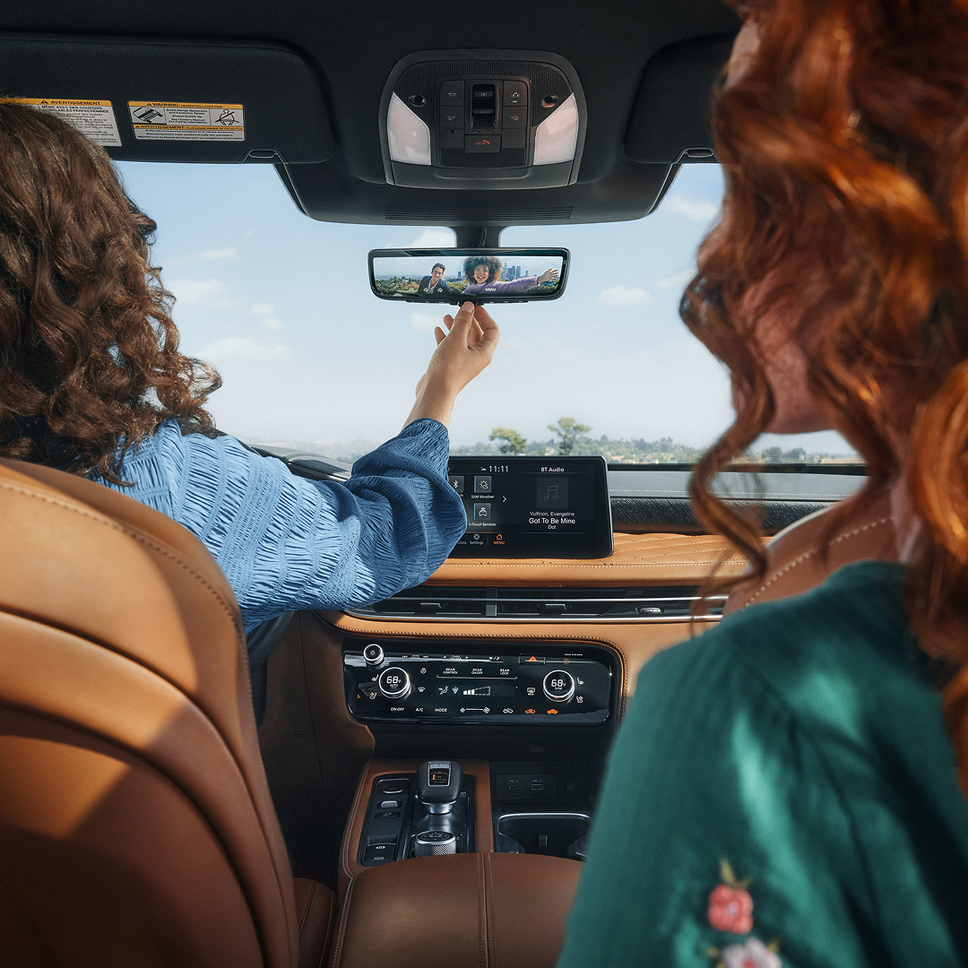 INFINITI car owner adjusting smart rearview mirror
