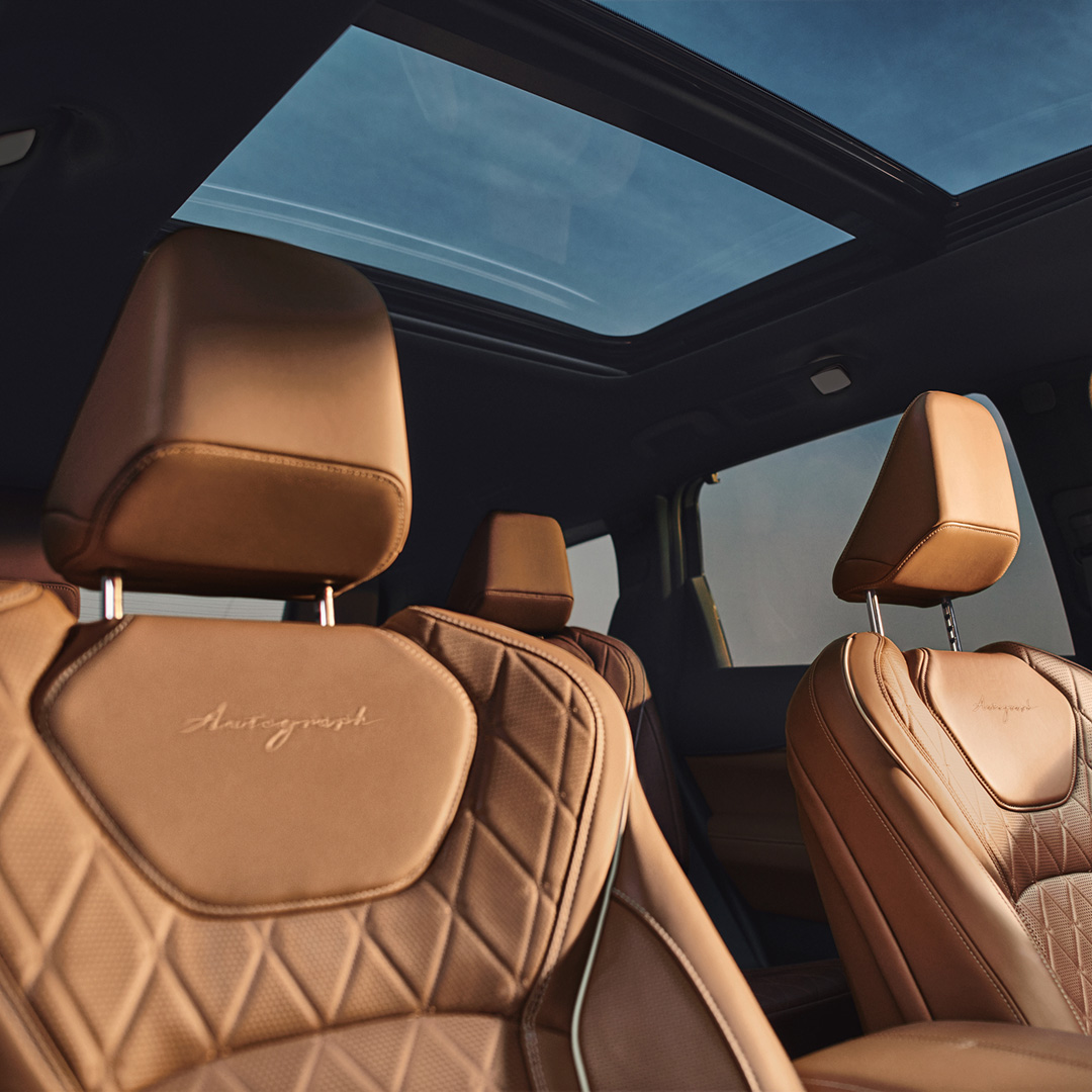 Interior view of INFINITI QX60 quilted aniline leather seats