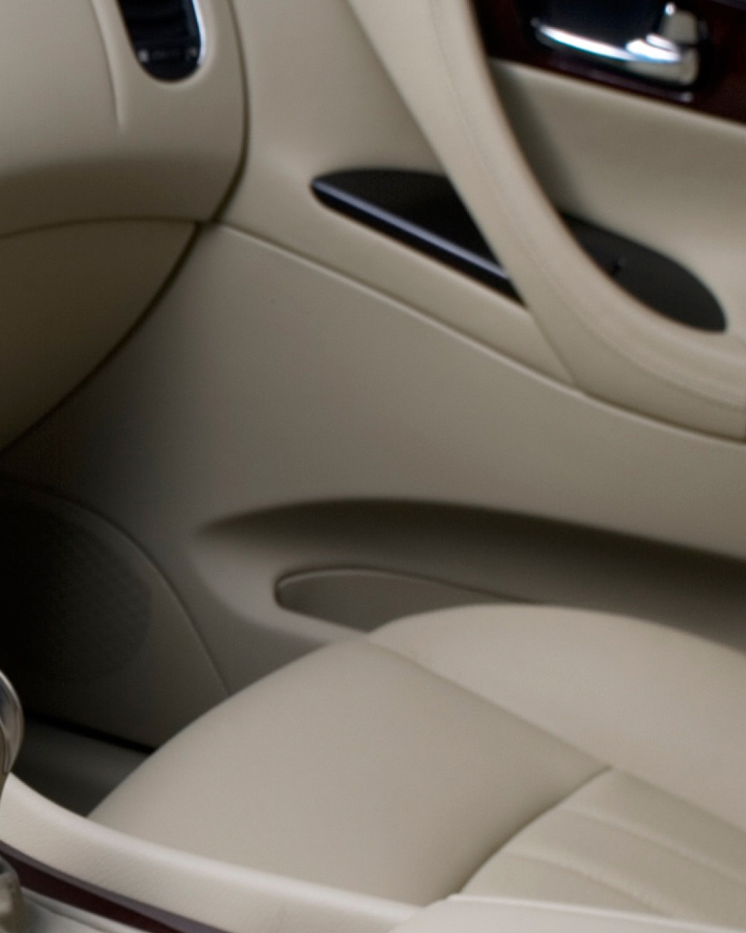 INFINITI EX35 Luxury compact SUV Bose subwoofer