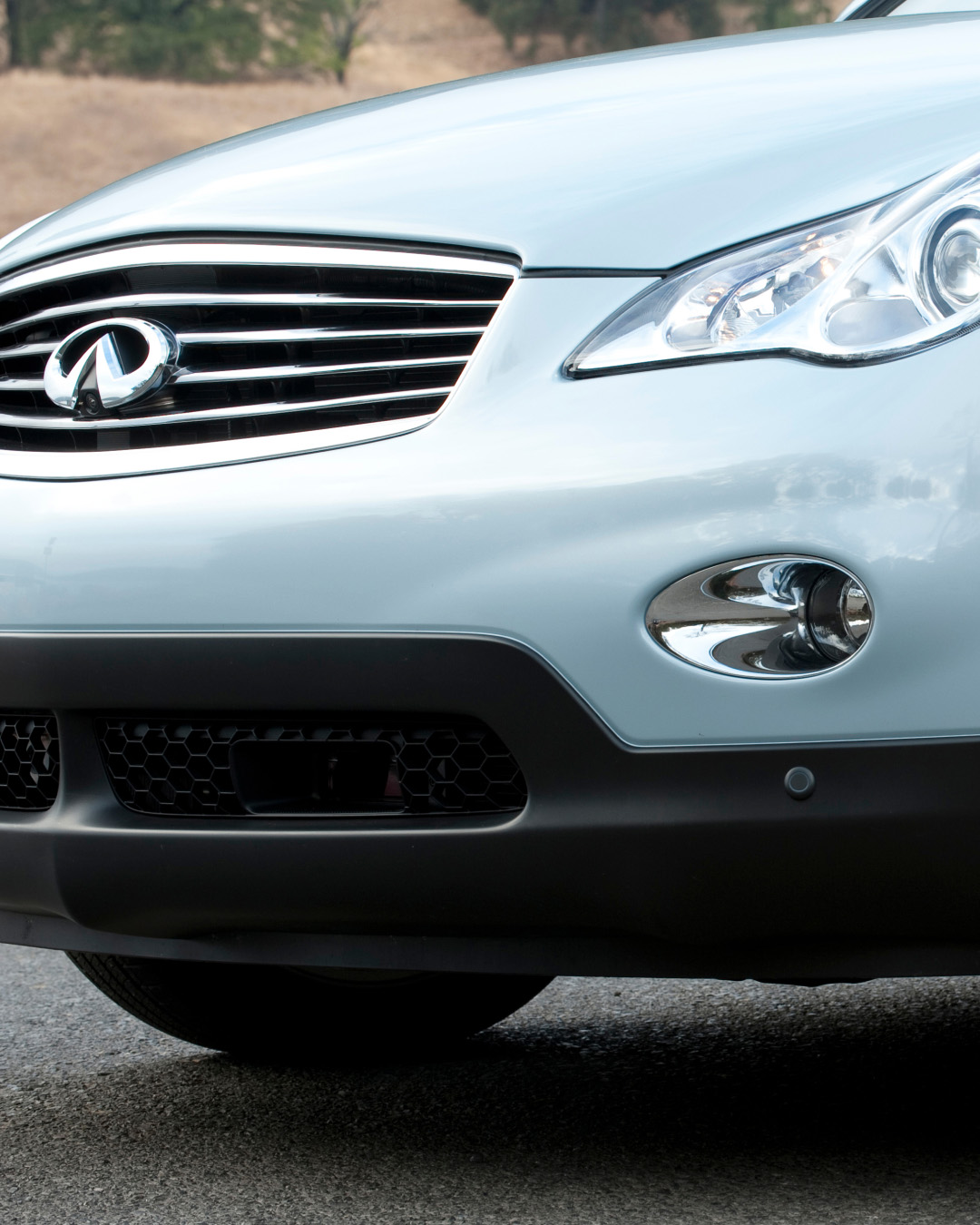Closeup of INFINITI EX35 Luxury compact SUV clearcoat paint
