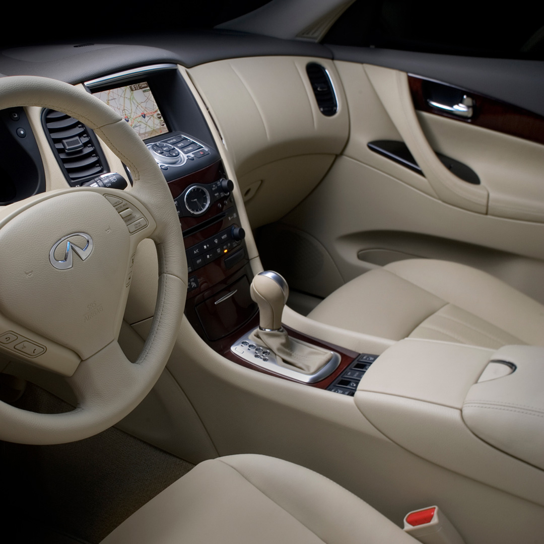 INFINITI EX35 Luxury compact SUV front cabin