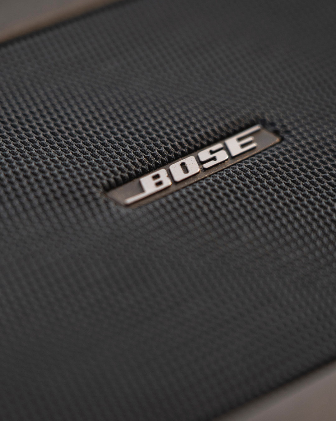 Closeup of INFINITI FX35 luxury crossover coupe Bose speaker