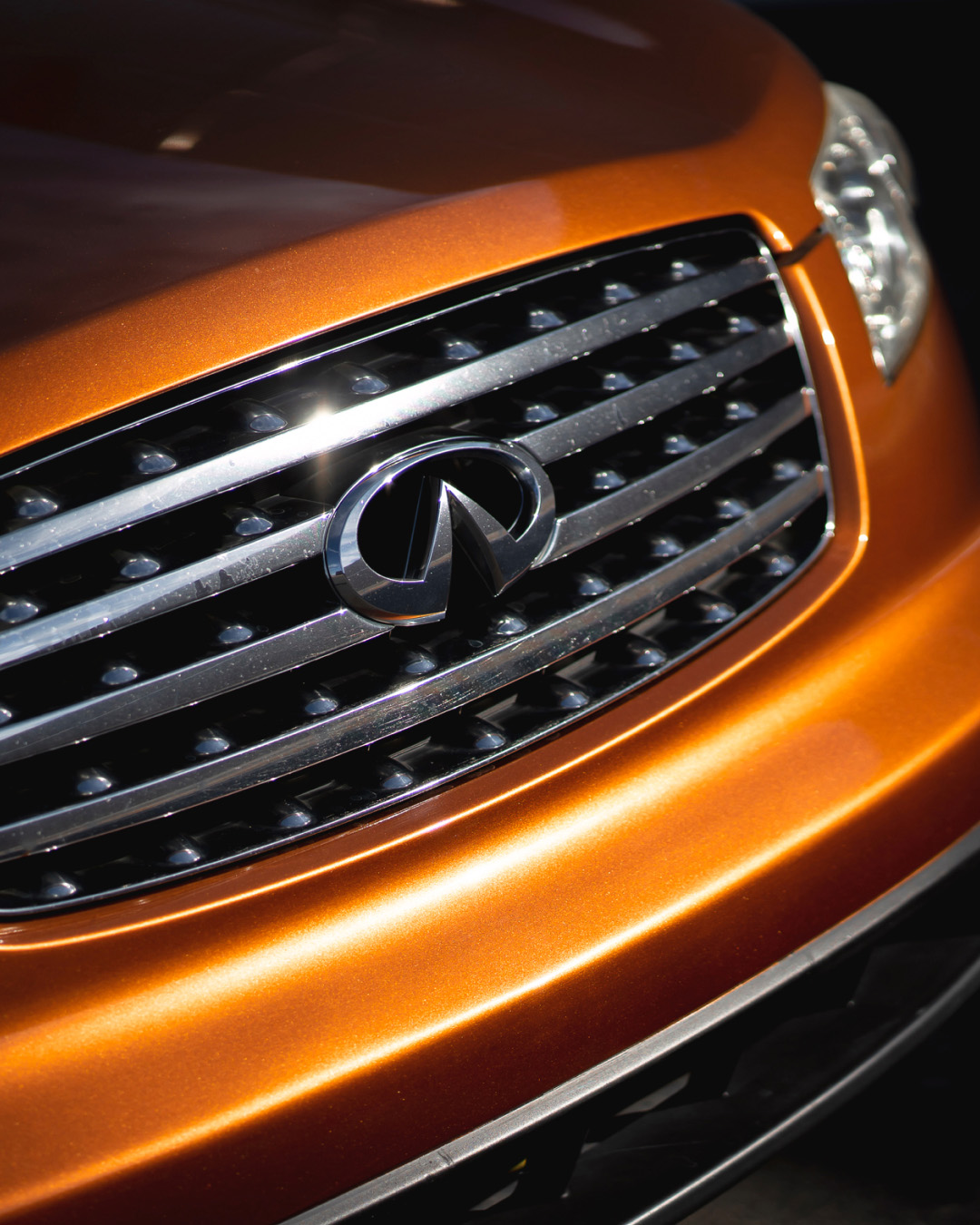 INFINITI FX35 luxury crossover coupe signature front grille