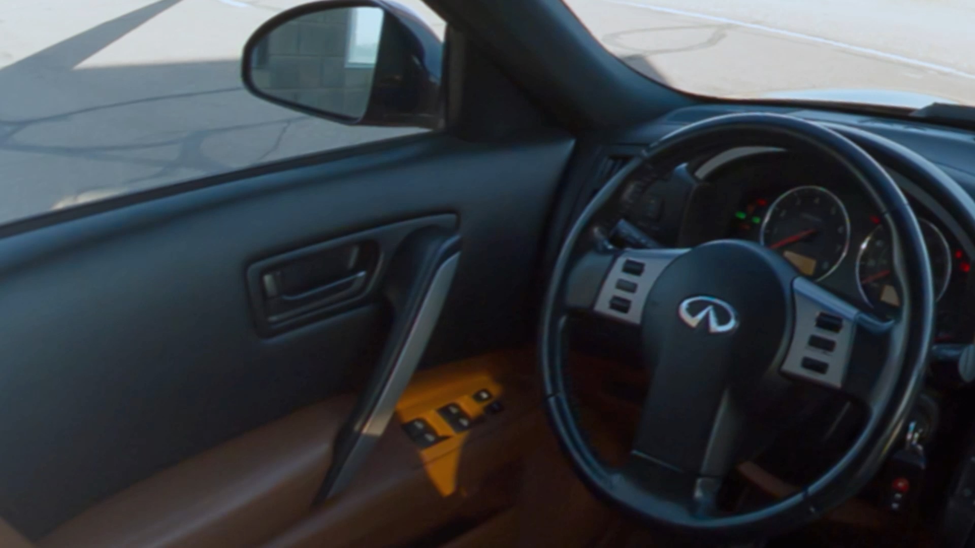 INFINITI FX35 luxury crossover coupe steering wheel