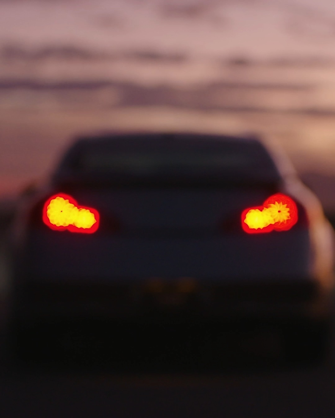 Rear view of INFINITI G35 luxury sport coupe LED taillights