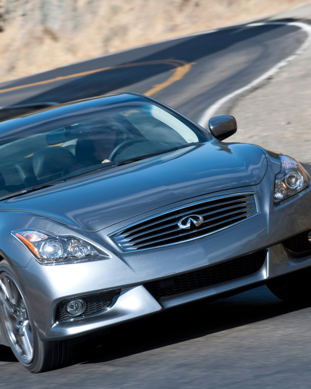 INFINITI G37 luxury sport sedan demonstrating Intelligent Cruise Control