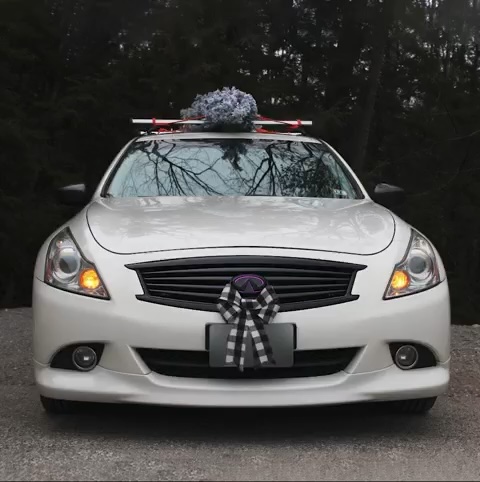 Front view of INFINITI G37 luxury sport coupe with gift bow