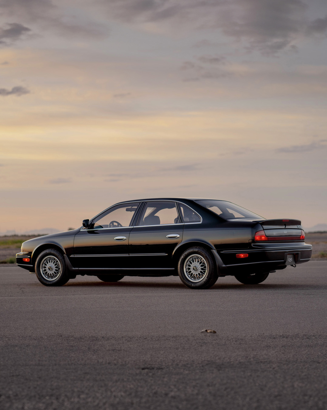 Side view of INFINITI Q45 in black