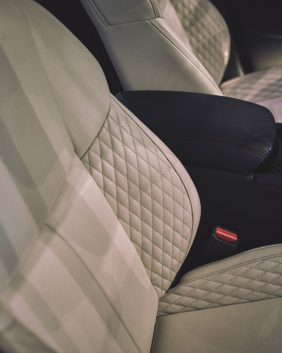 Q50 Zero Gravity race-style seat