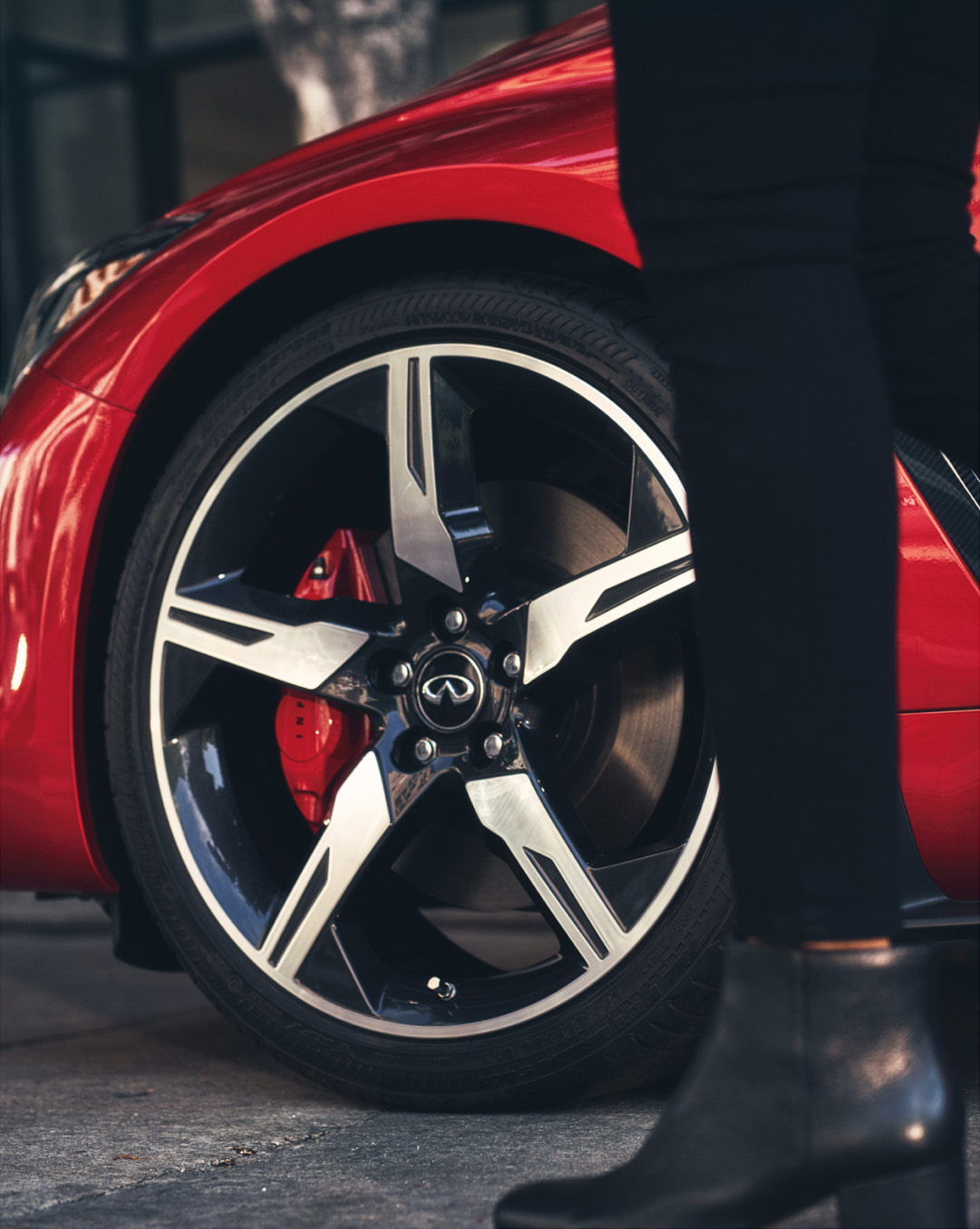 infiniti-q60-19-inch-wheel-closeup