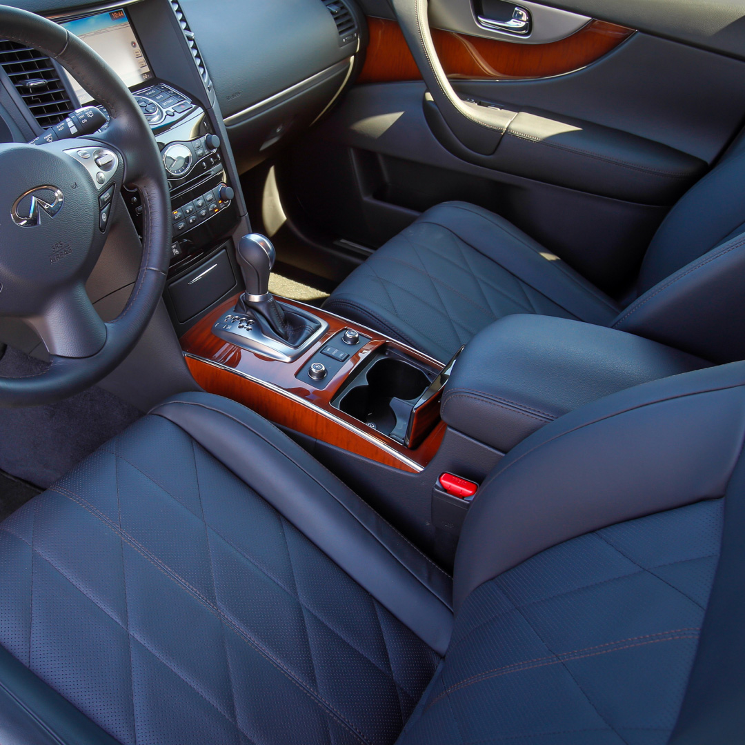 Interior view of INFINITI QX70 Luxury Crossover SUV leather front seats