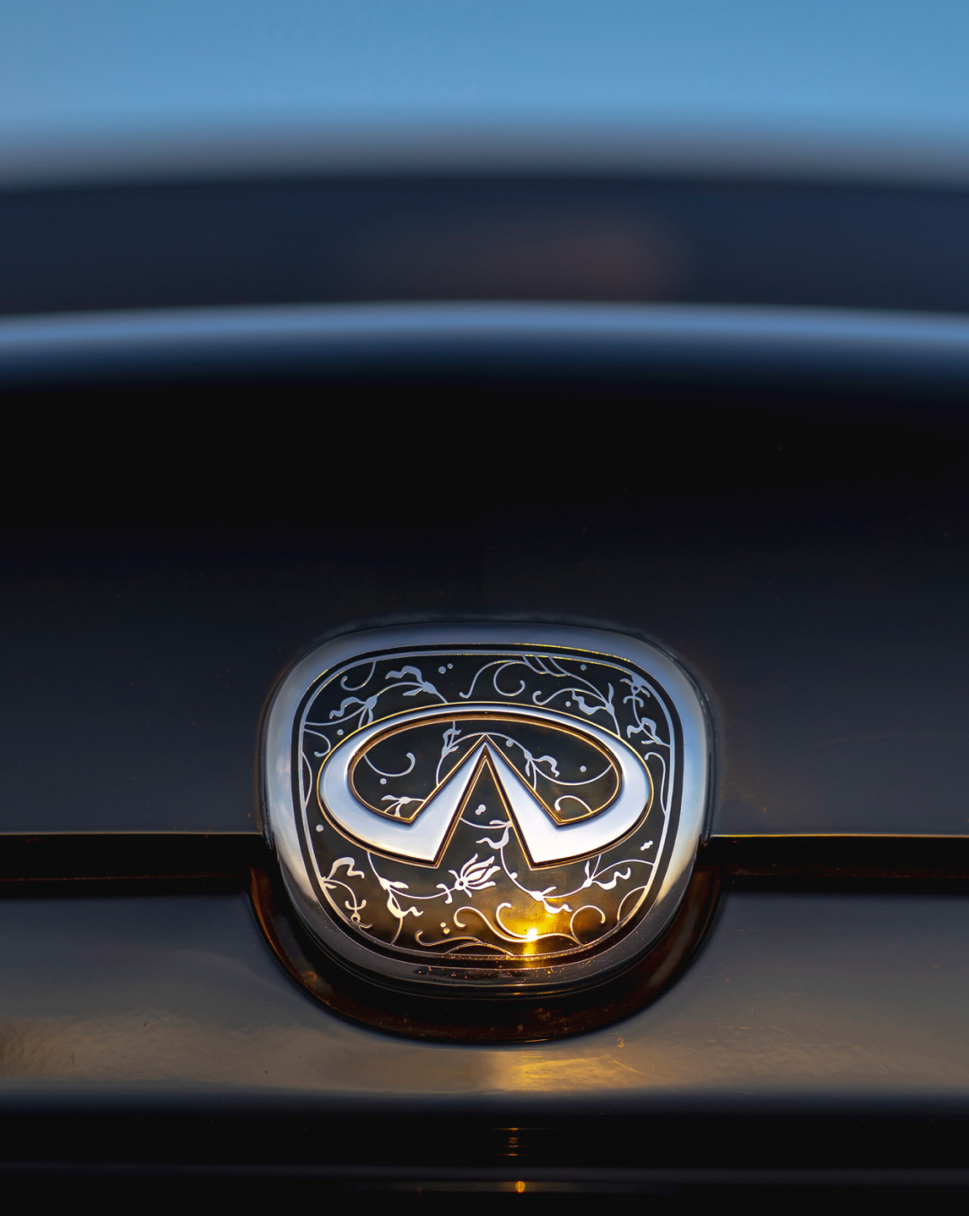 INFINITI logo brand symbol