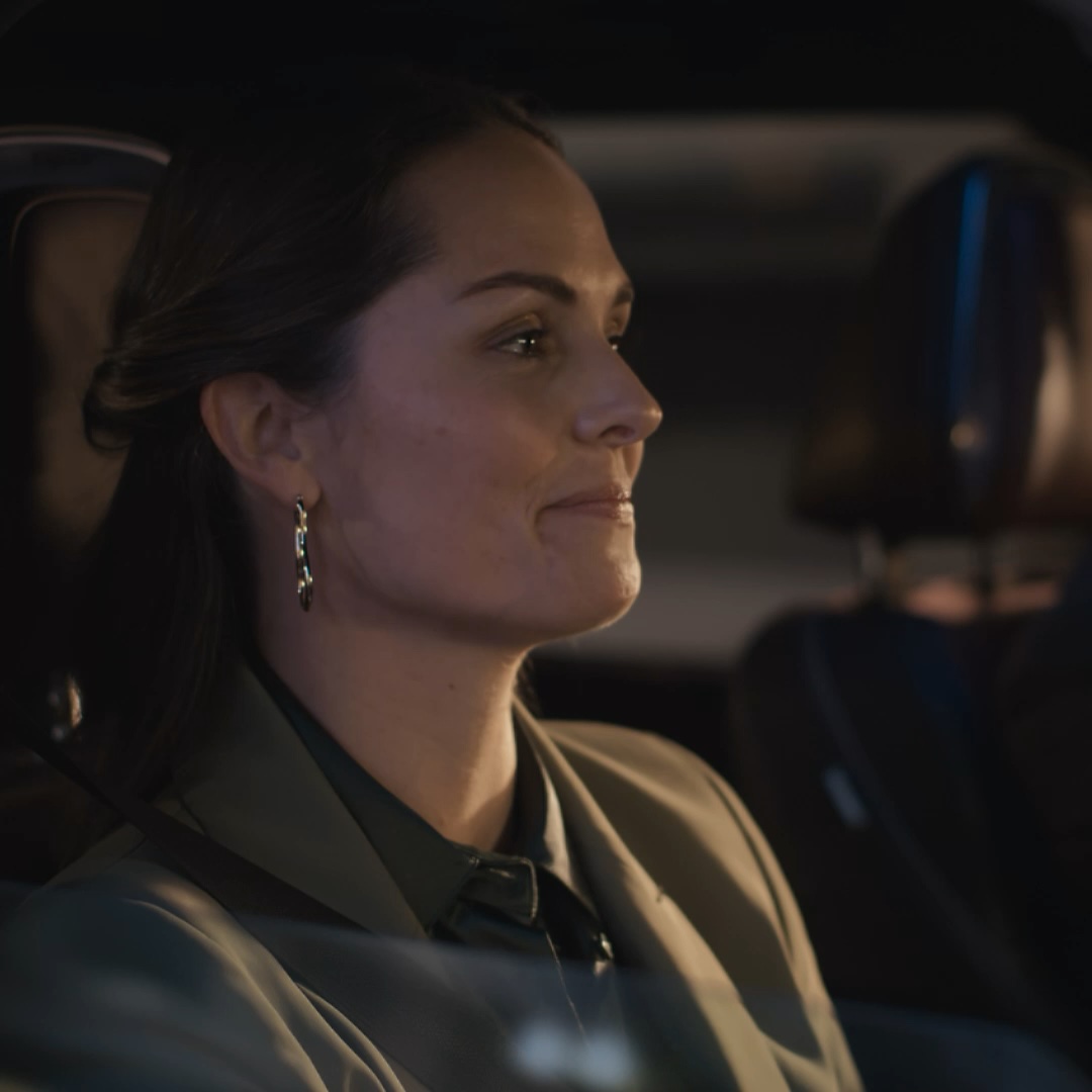 INFINITI QX80 acoustic glass